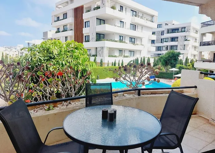 1st Floor 1st Class Pool View Apt. Apartamento Paphos