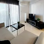 1st Floor 1st Class Pool View Apt. Apartament *