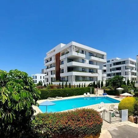 1st Floor 1st Class Pool View Apt. * Пафос