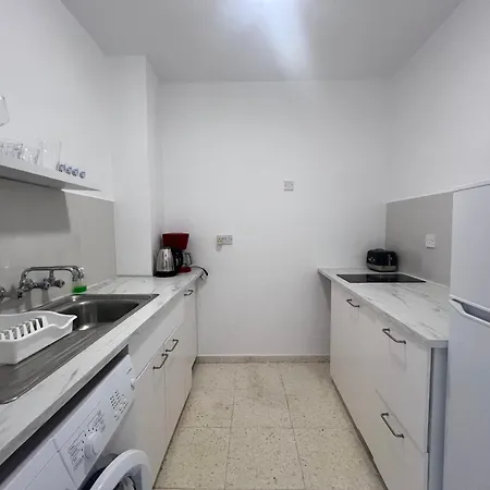 1st Floor 1st Class Pool View Apt. Апартаменты Пафос