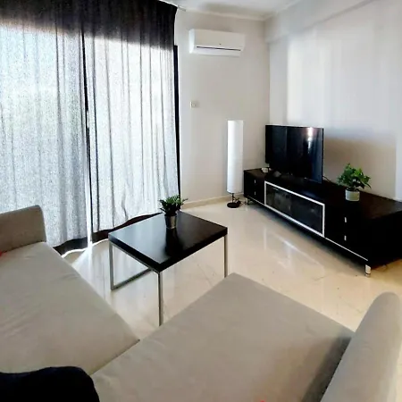 1st Floor 1st Class Pool View Apt. Apartament *
